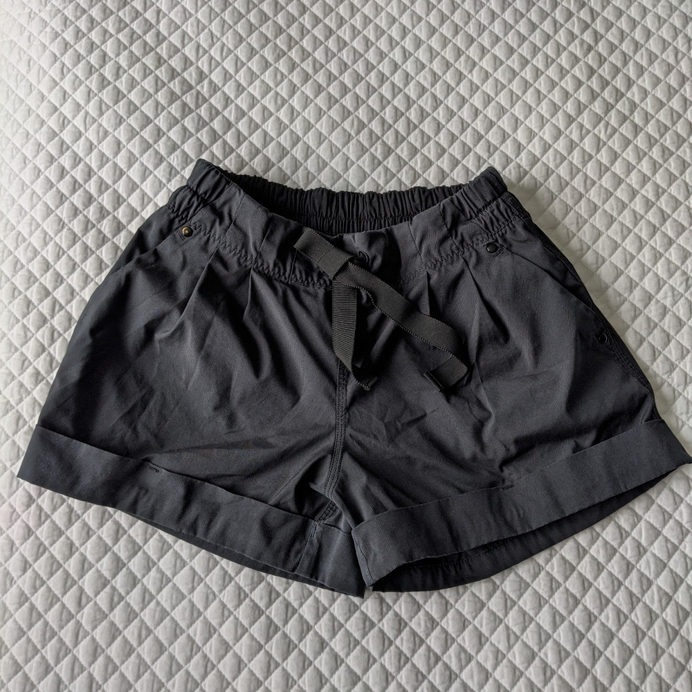 Lululemon Spring Break Away shorts